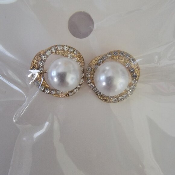 Faux Pearl Studs w Rhinestone Wrap in Gold Setting - Picture 2 of 3